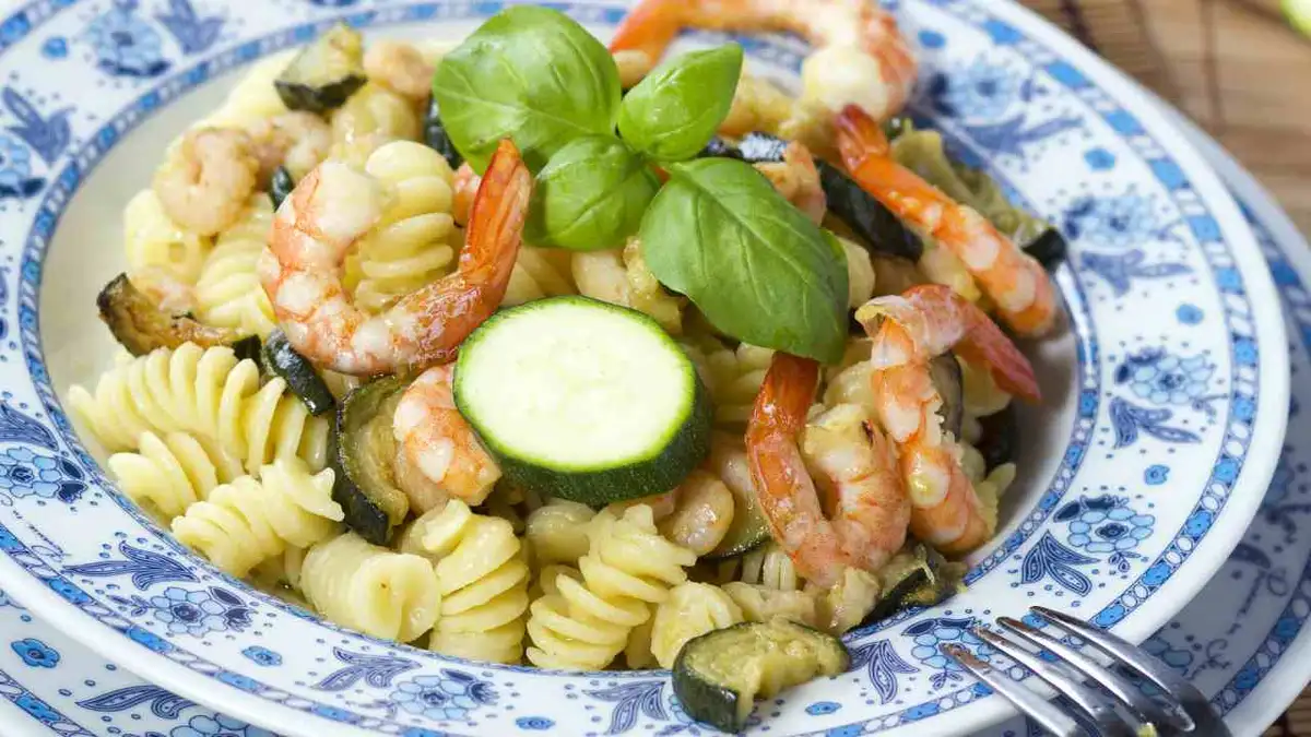 Discover The Ultimate Salad Pasta Recipe With Vegetables And Shellfish!
