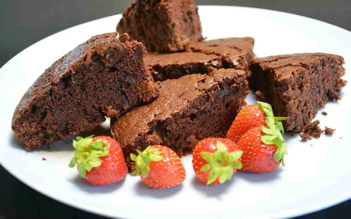 Start Your Day With This Guilt Free And Irresistibly Fluffy Chocolate Soy Cake